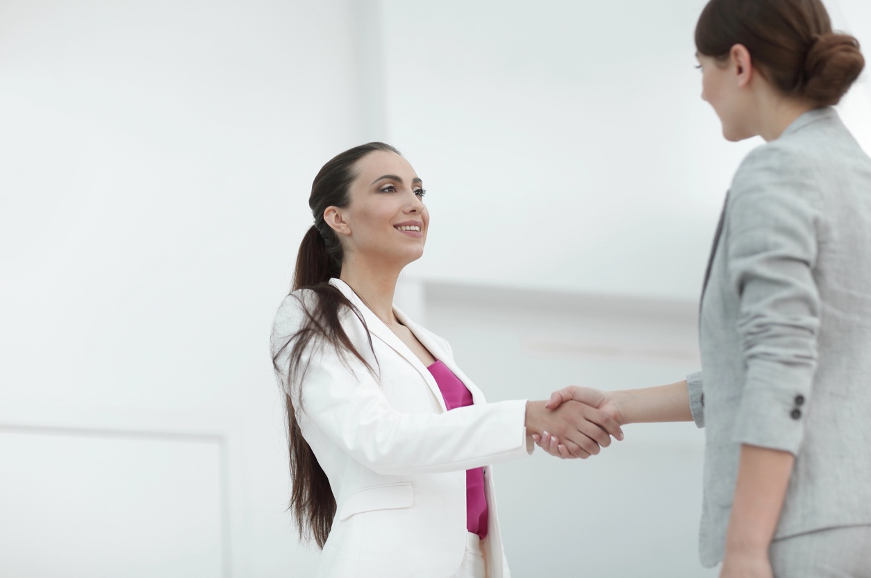 A woman shaking hands with another woman after requesing a donation for a non profit organization.

AI-generated content may be incorrect.